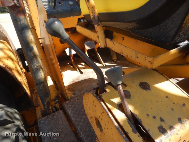 image for item DG4571 John Deere 2010  forklift