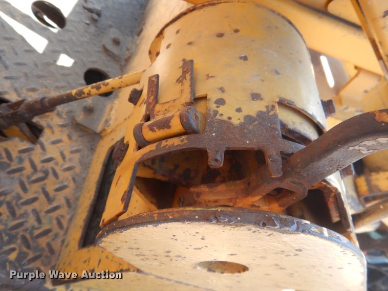 image for item DG4571 John Deere 2010  forklift