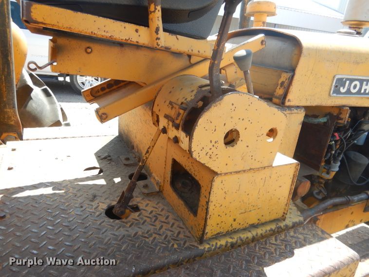 image for item DG4571 John Deere 2010  forklift