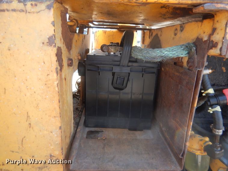 image for item DG4571 John Deere 2010  forklift