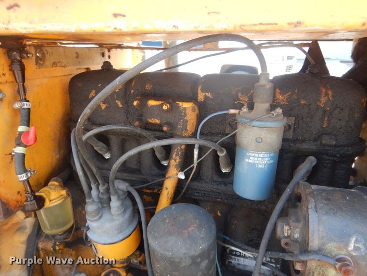 image for item DG4571 John Deere 2010  forklift