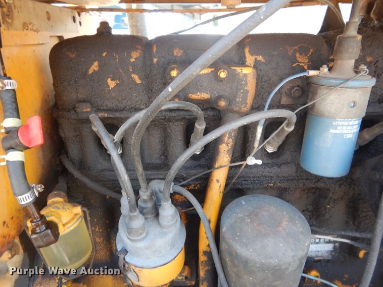 image for item DG4571 John Deere 2010  forklift