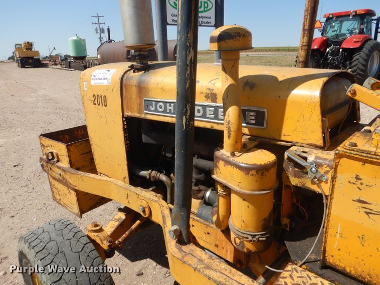 image for item DG4571 John Deere 2010  forklift