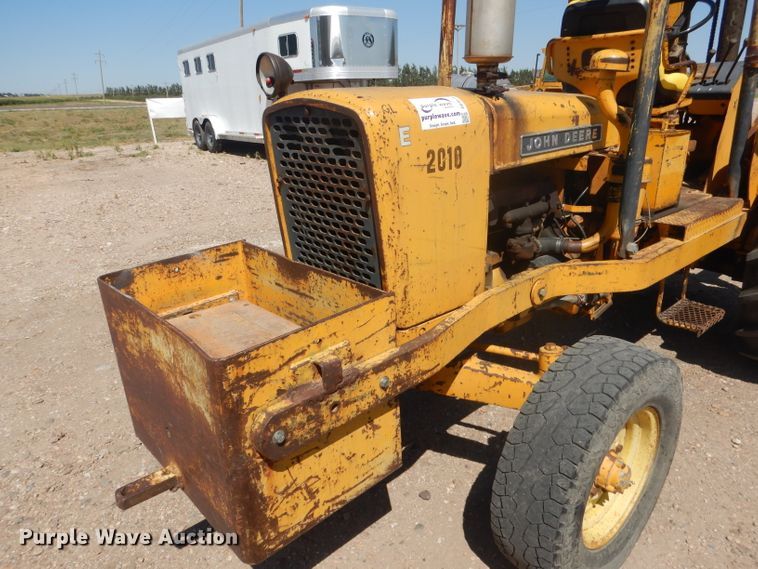 image for item DG4571 John Deere 2010  forklift