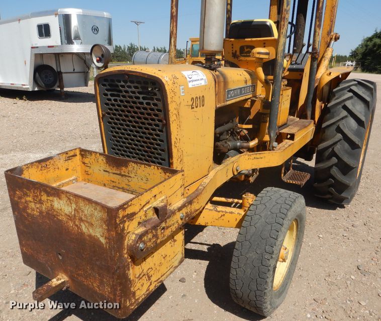 image for item DG4571 John Deere 2010  forklift