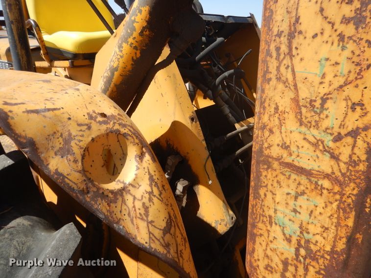 image for item DG4571 John Deere 2010  forklift