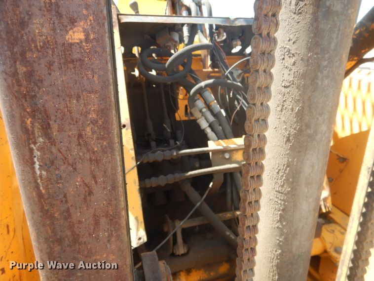 image for item DG4571 John Deere 2010  forklift