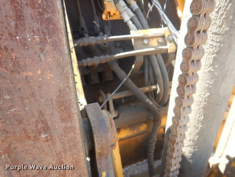 image for item DG4571 John Deere 2010  forklift