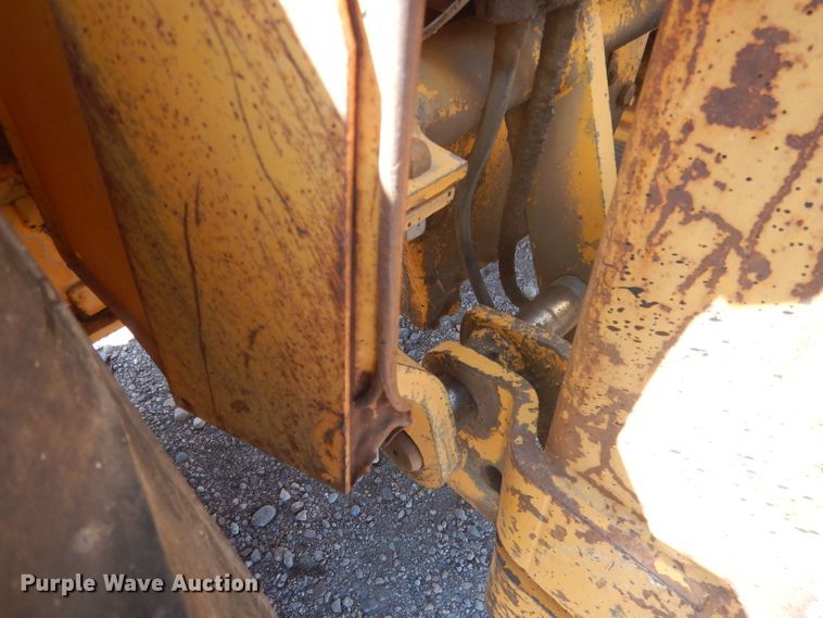 image for item DG4571 John Deere 2010  forklift