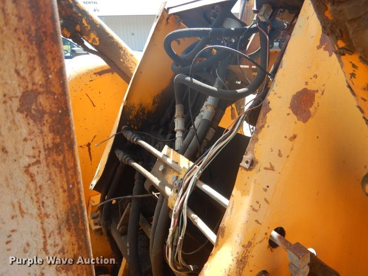 image for item DG4571 John Deere 2010  forklift