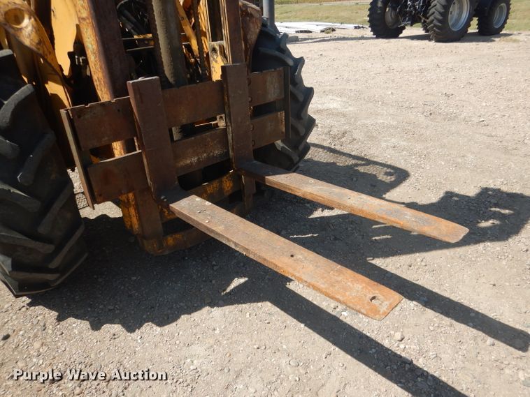 image for item DG4571 John Deere 2010  forklift