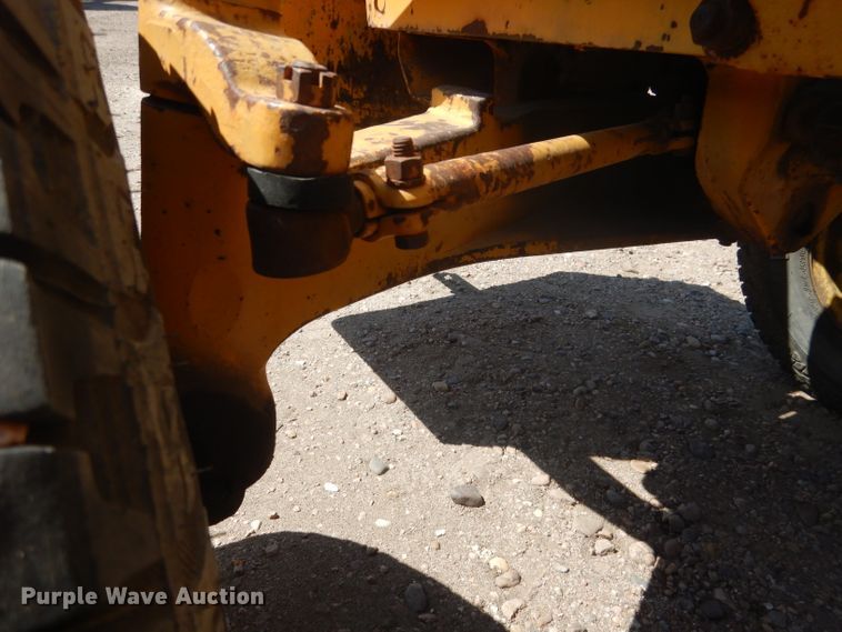 image for item DG4571 John Deere 2010  forklift