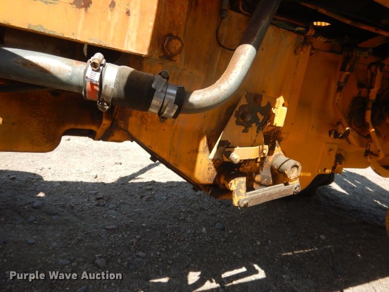 image for item DG4571 John Deere 2010  forklift