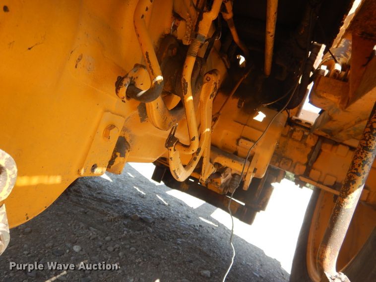 image for item DG4571 John Deere 2010  forklift