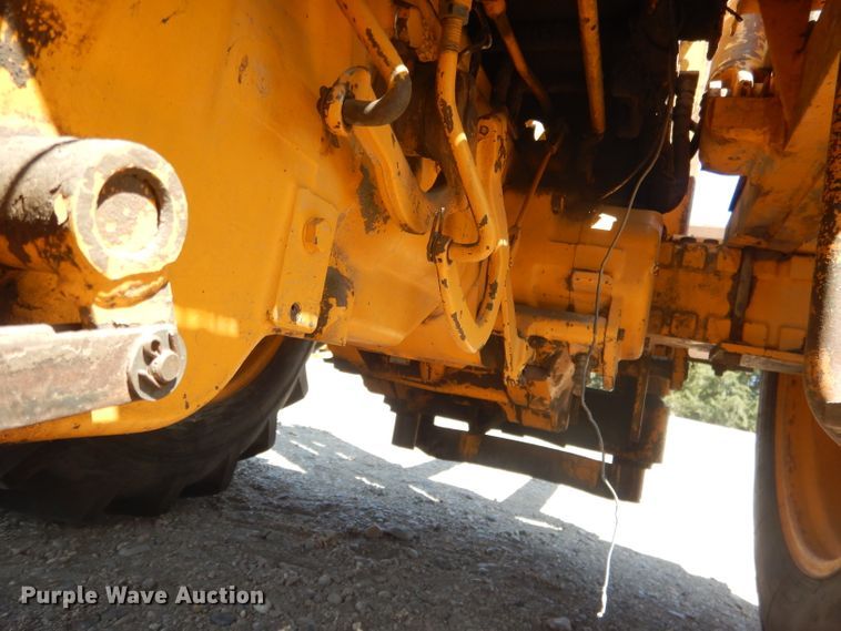 image for item DG4571 John Deere 2010  forklift