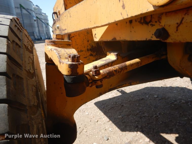 image for item DG4571 John Deere 2010  forklift