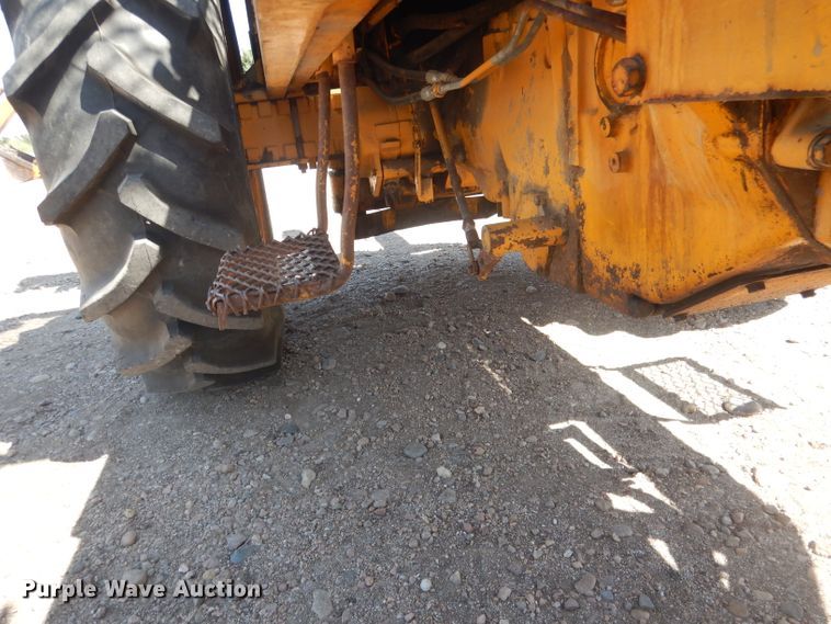 image for item DG4571 John Deere 2010  forklift