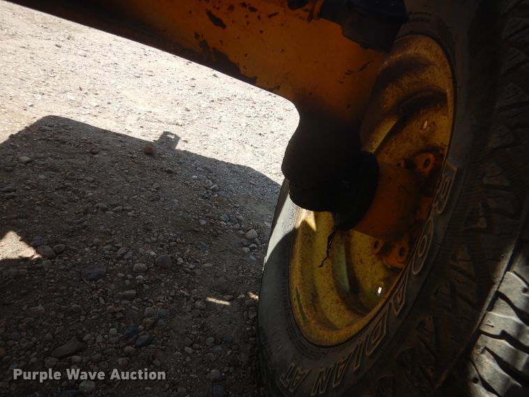 image for item DG4571 John Deere 2010  forklift