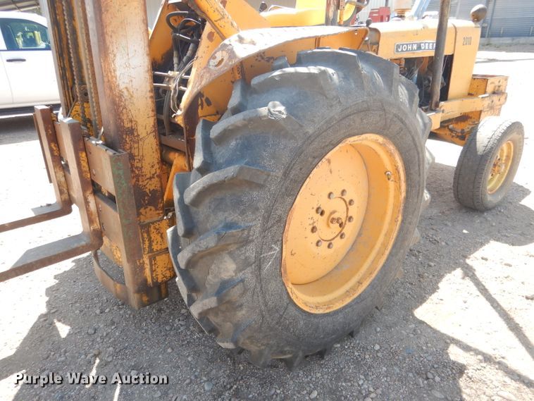 image for item DG4571 John Deere 2010  forklift