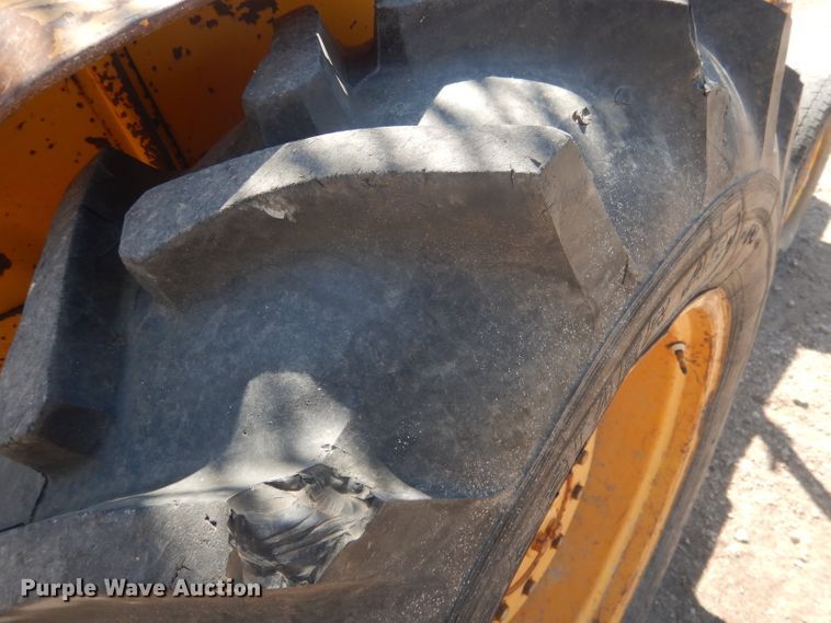 image for item DG4571 John Deere 2010  forklift