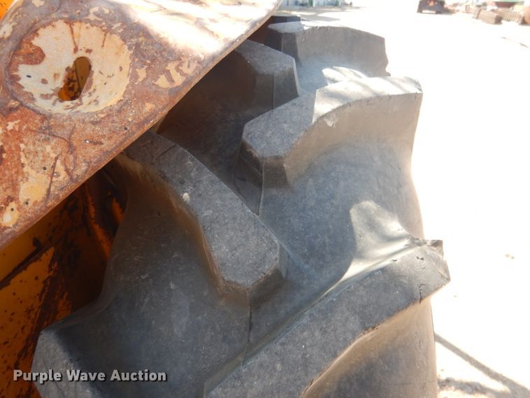 image for item DG4571 John Deere 2010  forklift