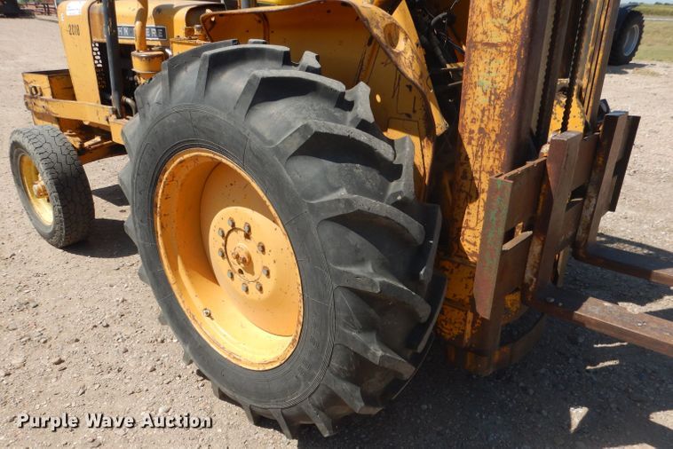 image for item DG4571 John Deere 2010  forklift