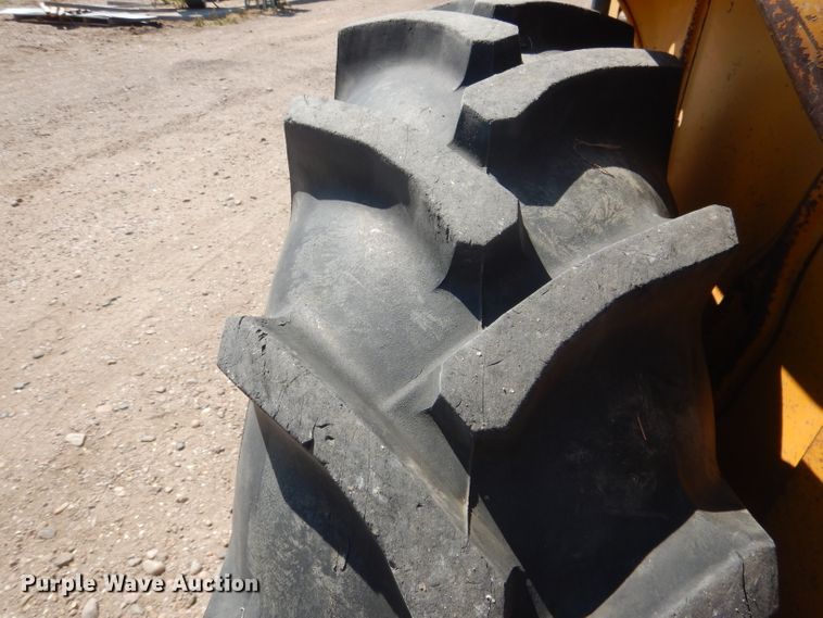 image for item DG4571 John Deere 2010  forklift