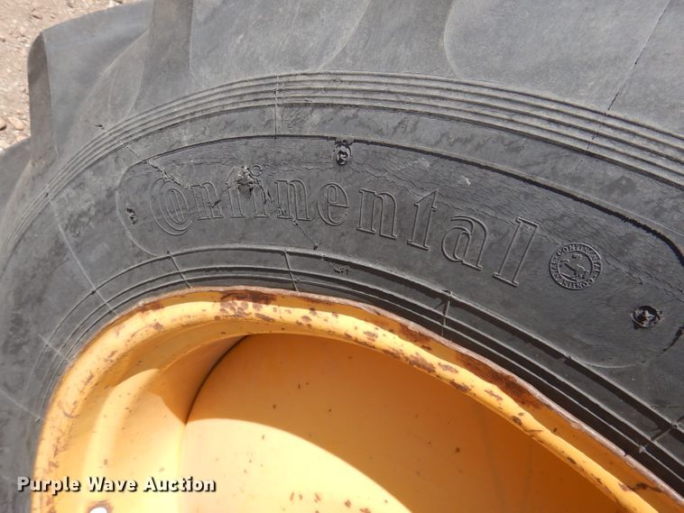 image for item DG4571 John Deere 2010  forklift