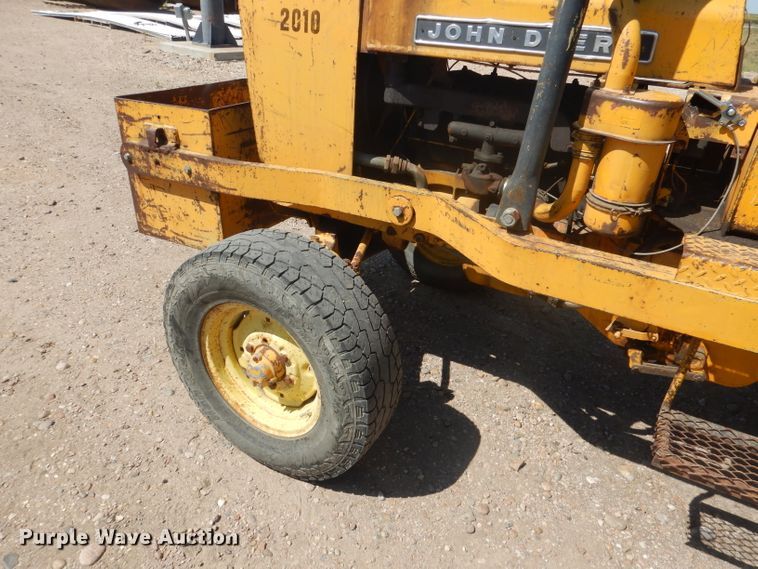 image for item DG4571 John Deere 2010  forklift