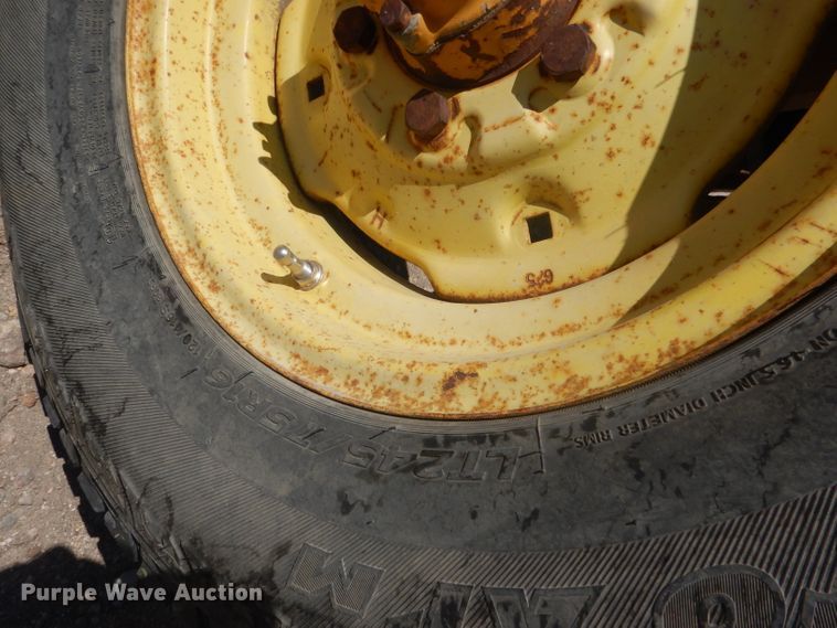 image for item DG4571 John Deere 2010  forklift