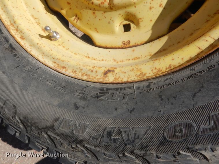 image for item DG4571 John Deere 2010  forklift