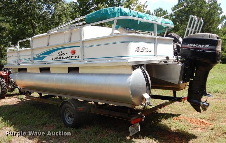 image for item DG6916 2004 Sun Tracker Bass Buggy 18  boat