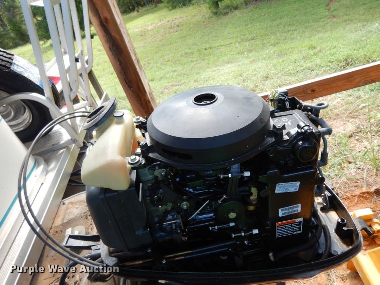 image for item DG6916 2004 Sun Tracker Bass Buggy 18  boat