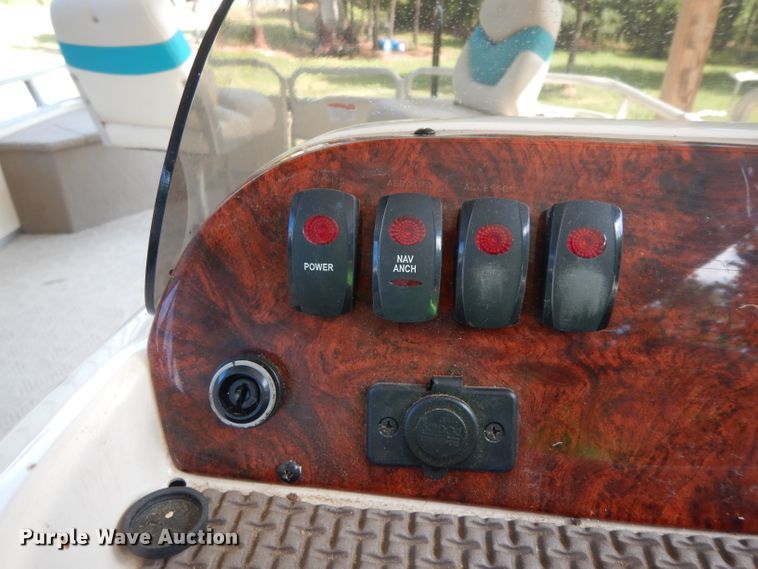 image for item DG6916 2004 Sun Tracker Bass Buggy 18  boat