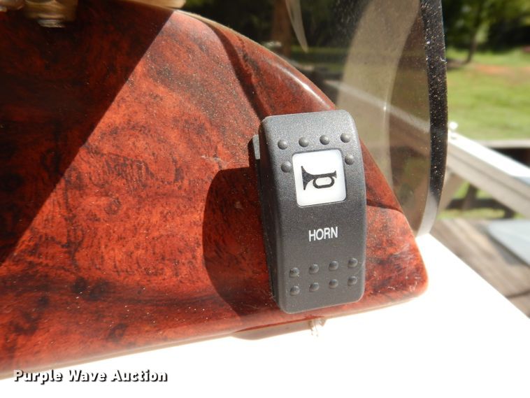 image for item DG6916 2004 Sun Tracker Bass Buggy 18  boat