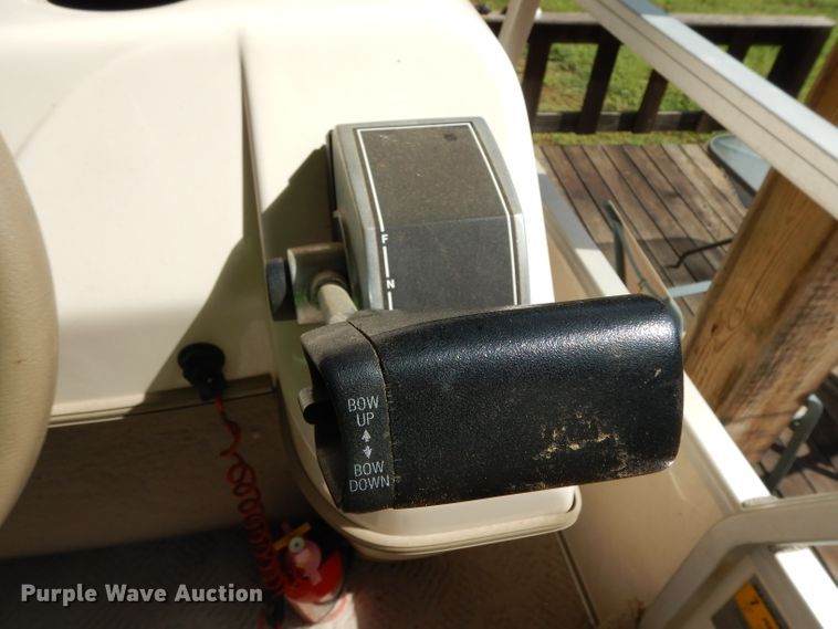 image for item DG6916 2004 Sun Tracker Bass Buggy 18  boat