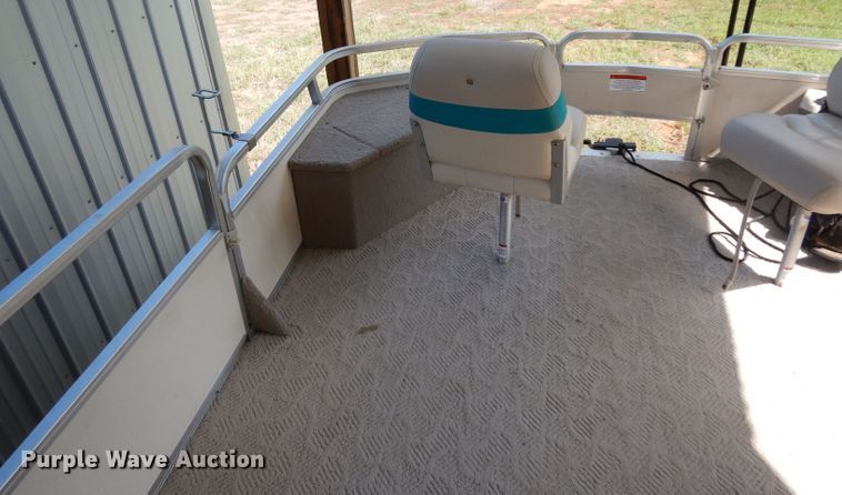 image for item DG6916 2004 Sun Tracker Bass Buggy 18  boat