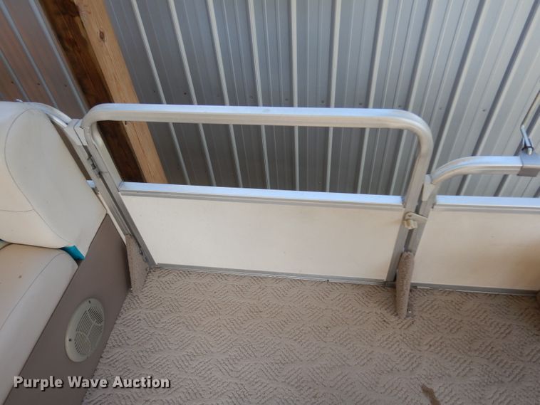 image for item DG6916 2004 Sun Tracker Bass Buggy 18  boat