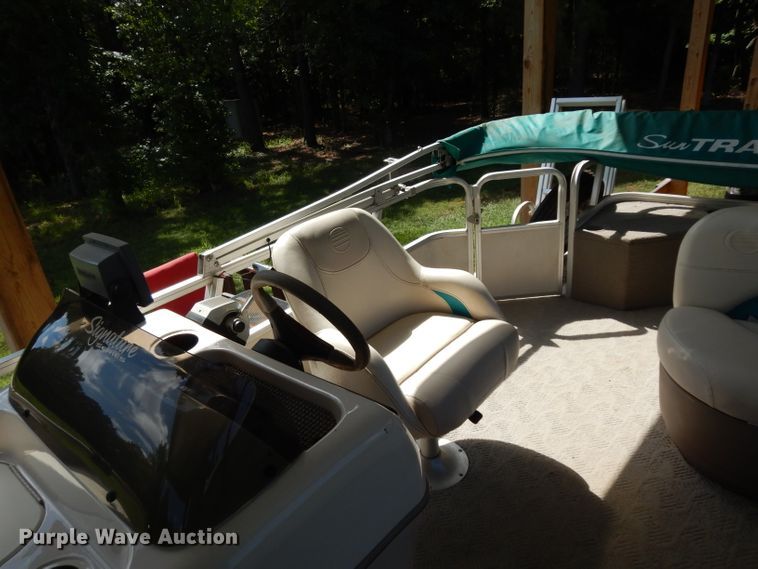 image for item DG6916 2004 Sun Tracker Bass Buggy 18  boat