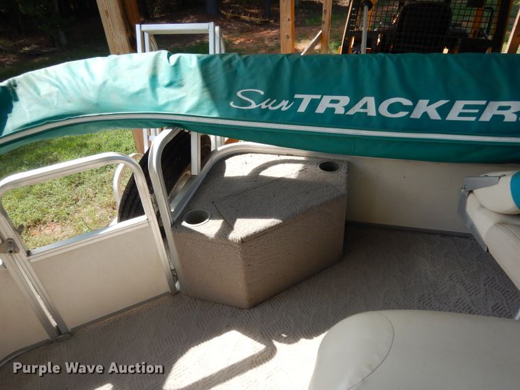 image for item DG6916 2004 Sun Tracker Bass Buggy 18  boat