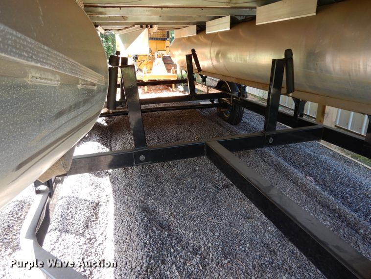 image for item DG6916 2004 Sun Tracker Bass Buggy 18  boat