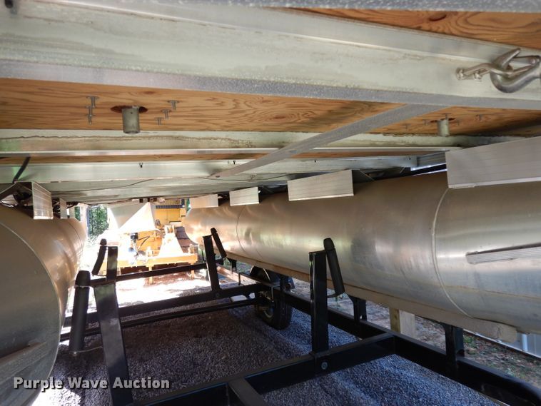 image for item DG6916 2004 Sun Tracker Bass Buggy 18  boat