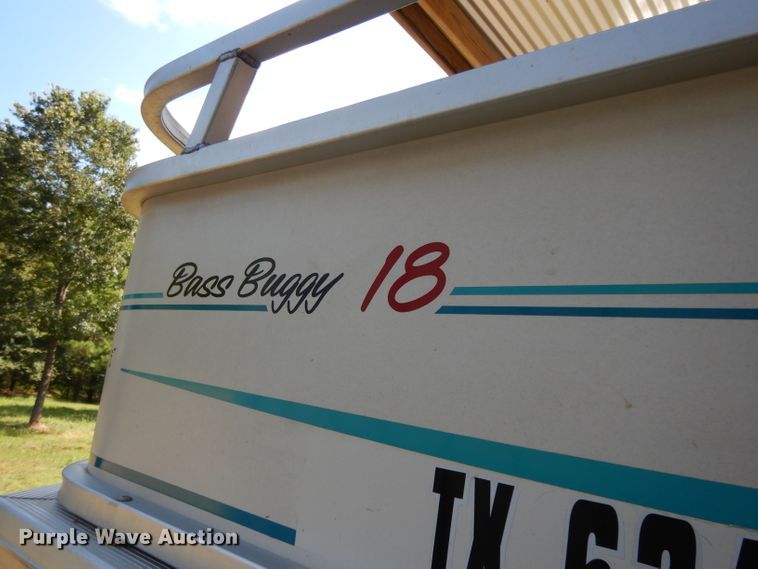 image for item DG6916 2004 Sun Tracker Bass Buggy 18  boat