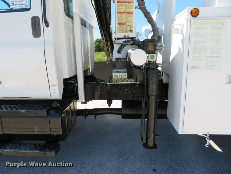 image for item DH1149 2006 GMC C8500  flatbed truck with crane