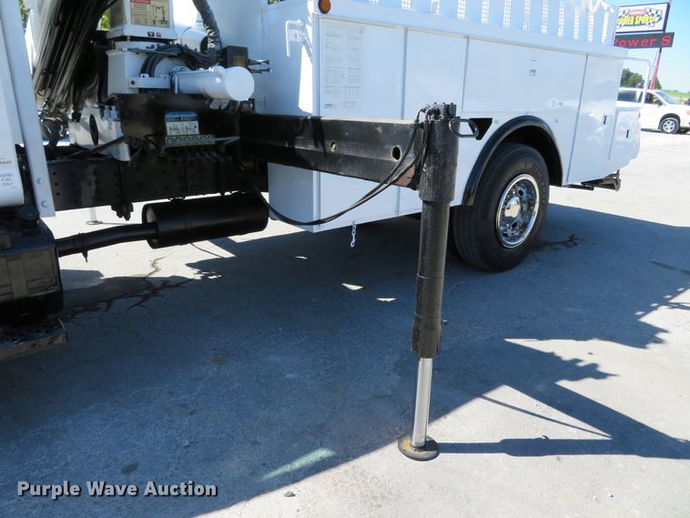 image for item DH1149 2006 GMC C8500  flatbed truck with crane