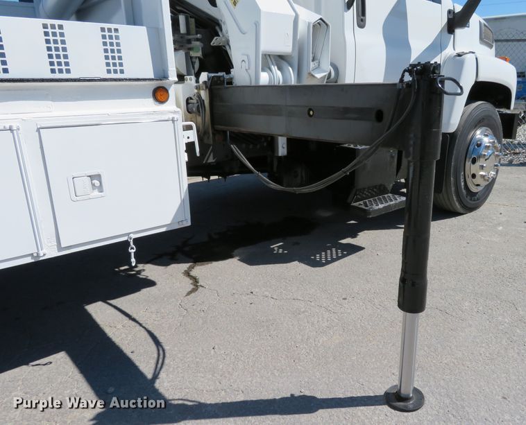 image for item DH1149 2006 GMC C8500  flatbed truck with crane