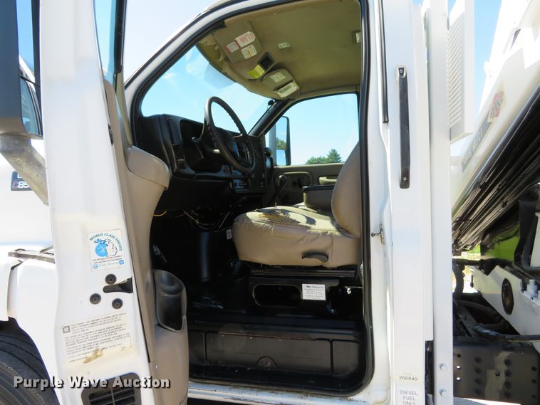 image for item DH1149 2006 GMC C8500  flatbed truck with crane