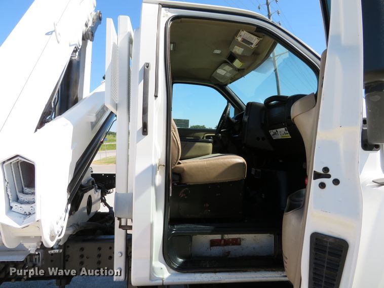 image for item DH1149 2006 GMC C8500  flatbed truck with crane