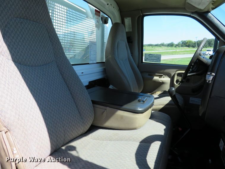 image for item DH1149 2006 GMC C8500  flatbed truck with crane