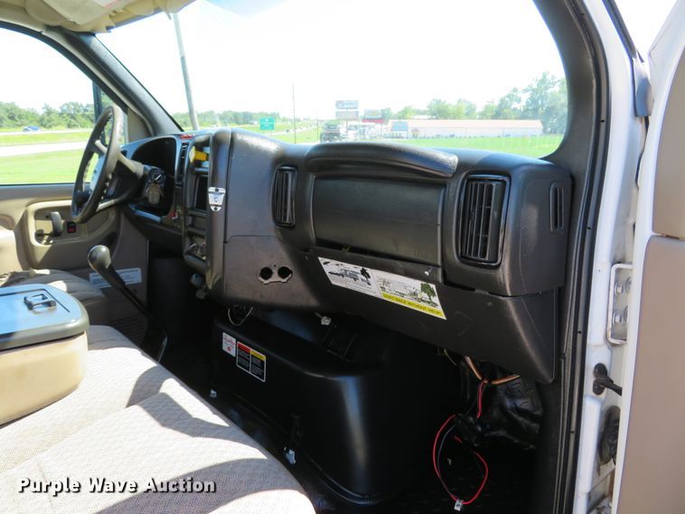 image for item DH1149 2006 GMC C8500  flatbed truck with crane